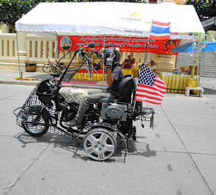 Auf dem Parkplatz vom Phra Pathom Chedi