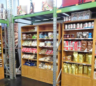 Rundgang durch das Spezialitätengeschäft Frega