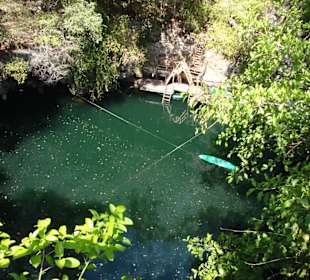 Ein Rettungskajak ist auch vorhanden