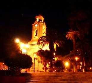 Abendliche Stimmung an der Kirche
