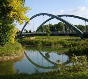 Die Isarbrücke im Herbst