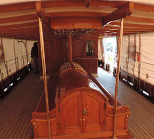 Heritage Pontoon ein kleiner Segler