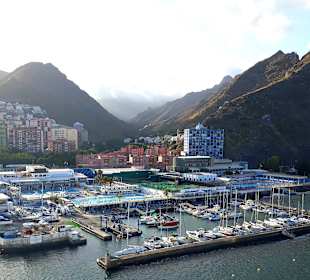 Inselrundfahrt AIDA vom Wasser aus