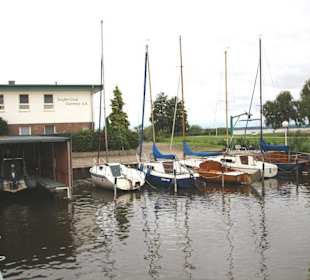 Hafen und Clubhaus