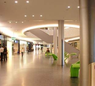 Im Inneren der Shopping-Mall
