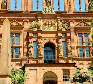Friedrichsbau mit dem Obelisk