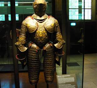 X-Räume mit Ritterrüstungen