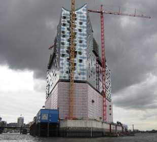 Wuchtig wie ein Schiffsbug ...