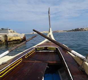 Mit dem Holzboot durch den Hafen von Valletta