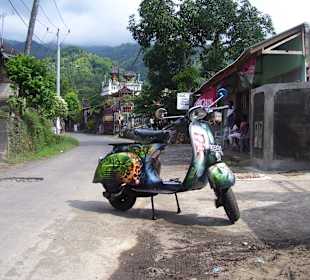 Straßenszene auf einer kleinen Nebenstraße