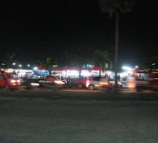 Eingang zum Nachtmarkt