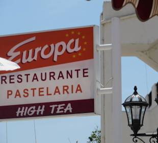 Liegt in der Mitte der Rua 25 de Abril