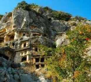 Felsengräber der Meernekropole in Myra