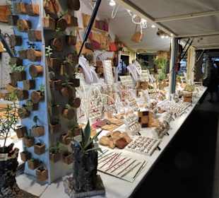 Rundgang durch das abendliche Village Artisanal
