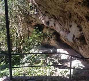 Höhleneingang.