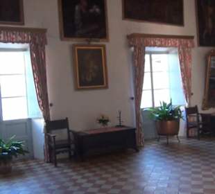 Erste Geschoss - Wohnzimmer mit Theaterbühne