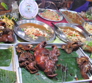 Der Bangtao Nacht-Markt mit Angeboten 004