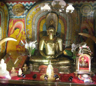 Buddha im Zahntempel in Kandy