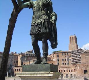 Statue gegenüber dem Forum Romanum