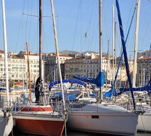 Blick vom Quai du Port auf den alten Hafen