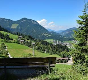 Wanderweg mit Ausblick zum Hexenwasser