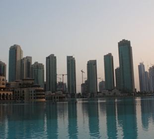 Der Dubai Lake bei Tag