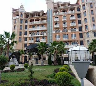 Отели в Элените