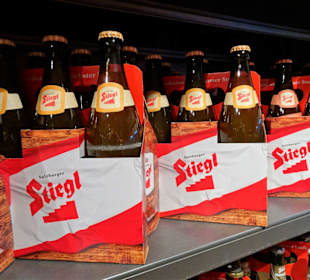 Im Museumsshop der Stiegl Brauwelt