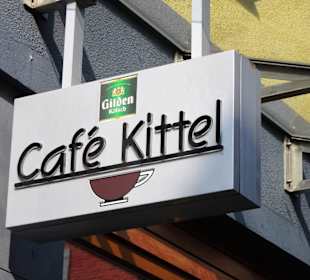 Das Schild vom Café Kittel