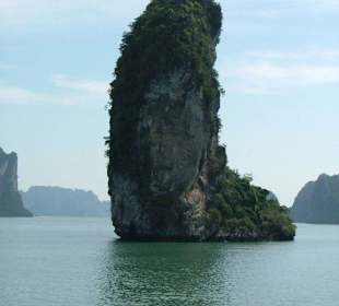 Felsgebilde in der Halong Bucht