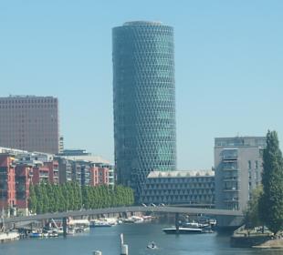 Der Westhafen Tower oder Das Gerippte in Frankfurt