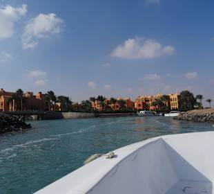 Mit dem Motorboot durch klein Venedig von Ägypten