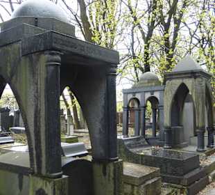 In einen der größten jüdischen Friedhöfe Europas