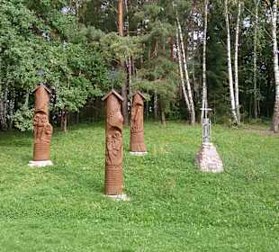 Denkmäler im Wald