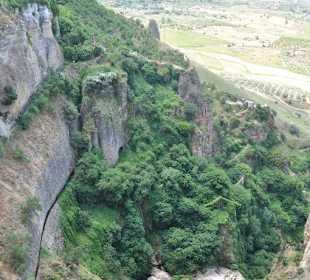 Puente Nuevo-Blick von der Brücke in die Schlucht 
