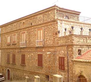 Gebäude in Nicotera