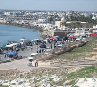 Blick auf Hafen und Markt