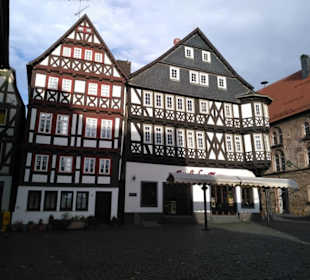 Marktplatz mit Walpurgiskirche