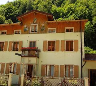 Bergdorf Timau super Häuser