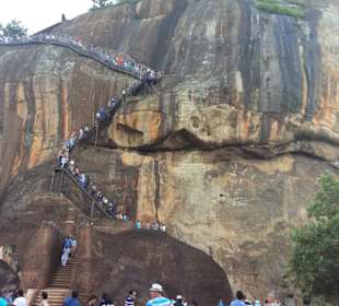 Besteigung des Sigiriya-Felsen