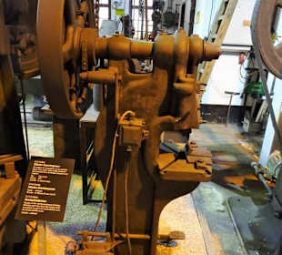 Rundgang durch die Hallen der Gesenkschmiede