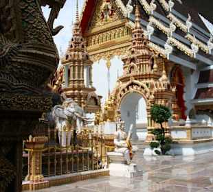 Wat Sri Rong Muang