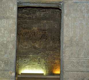 Внутри храма