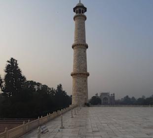 Auf dem Gelände des Taj Mahal