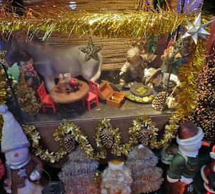 Rundgang durch die Weihnachtsscheune Hellingen