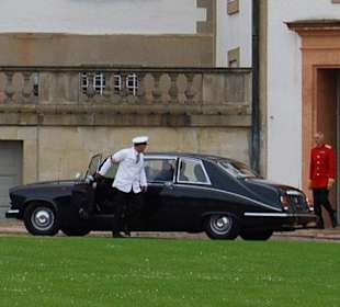 Prinsgemahl Henrik trifft ein