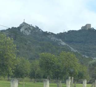 Beeindruckende Statue von Weitem
