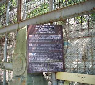 Hinweis auf die Burg am Eingang