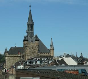 Blick zum Granusturm, dem östlichen Rathausturm