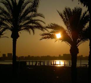 Amanecer en la playa de Alicante